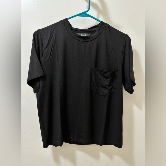 Ellandemm Basic Pocket Tee in Black XS - Picture 2 of 7